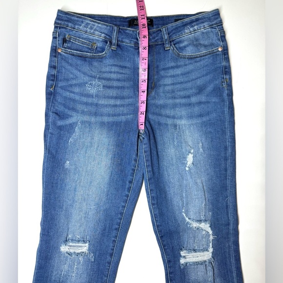 Judy Blue Women’s Relaxed Fit Distressed Jeans
Size- 30 - Picture 5 of 9